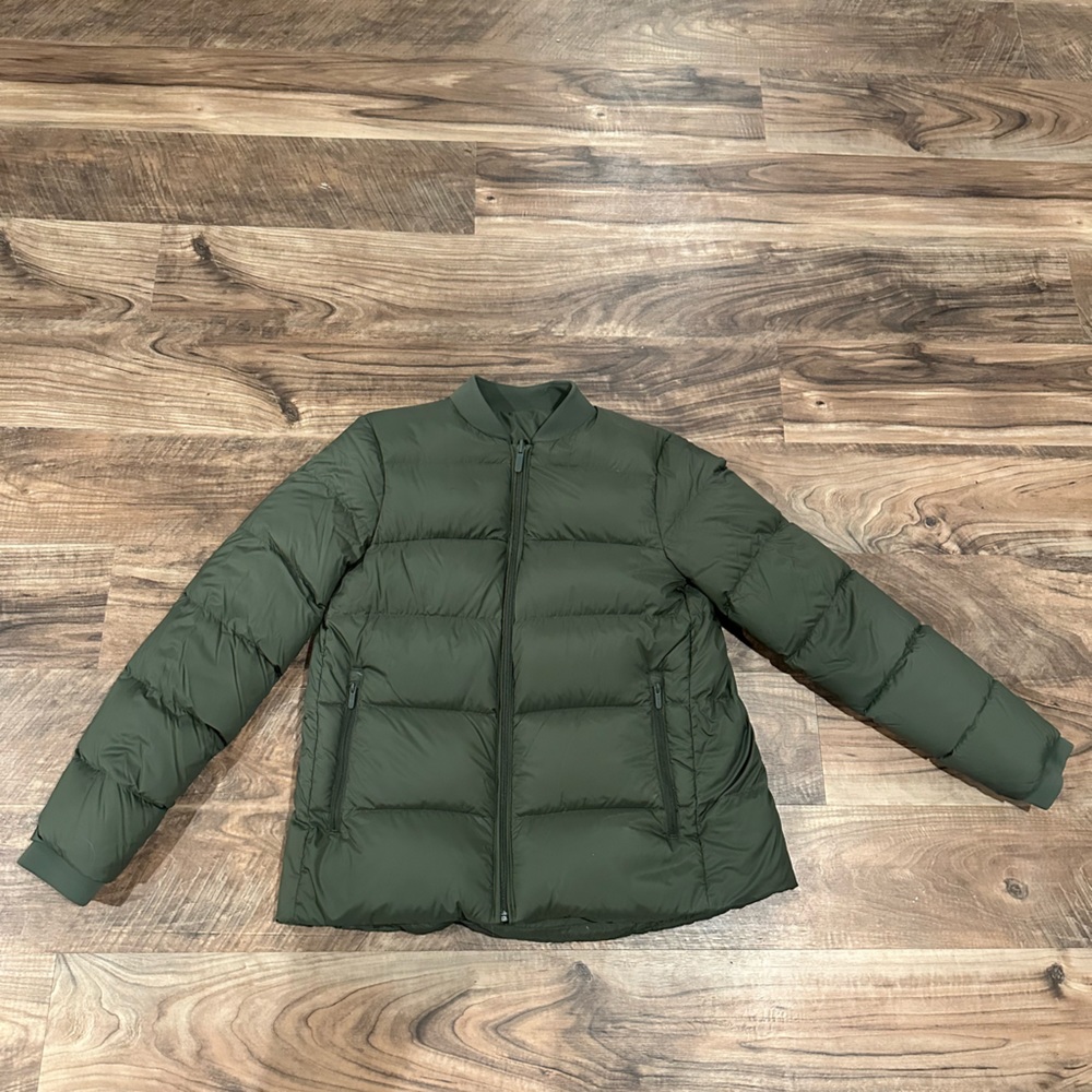 Lululemon sage green puffer
